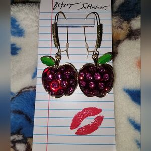 ✨️NWT BETSEY JOHNSON APPLE 🍎 GLITTER EARRINGS 🍎✨️🍎✨️